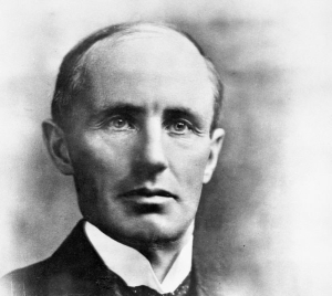 PM Arthur Meighen, speaking in France in 1921, paid tribute to Canadians who died in the First World War. 